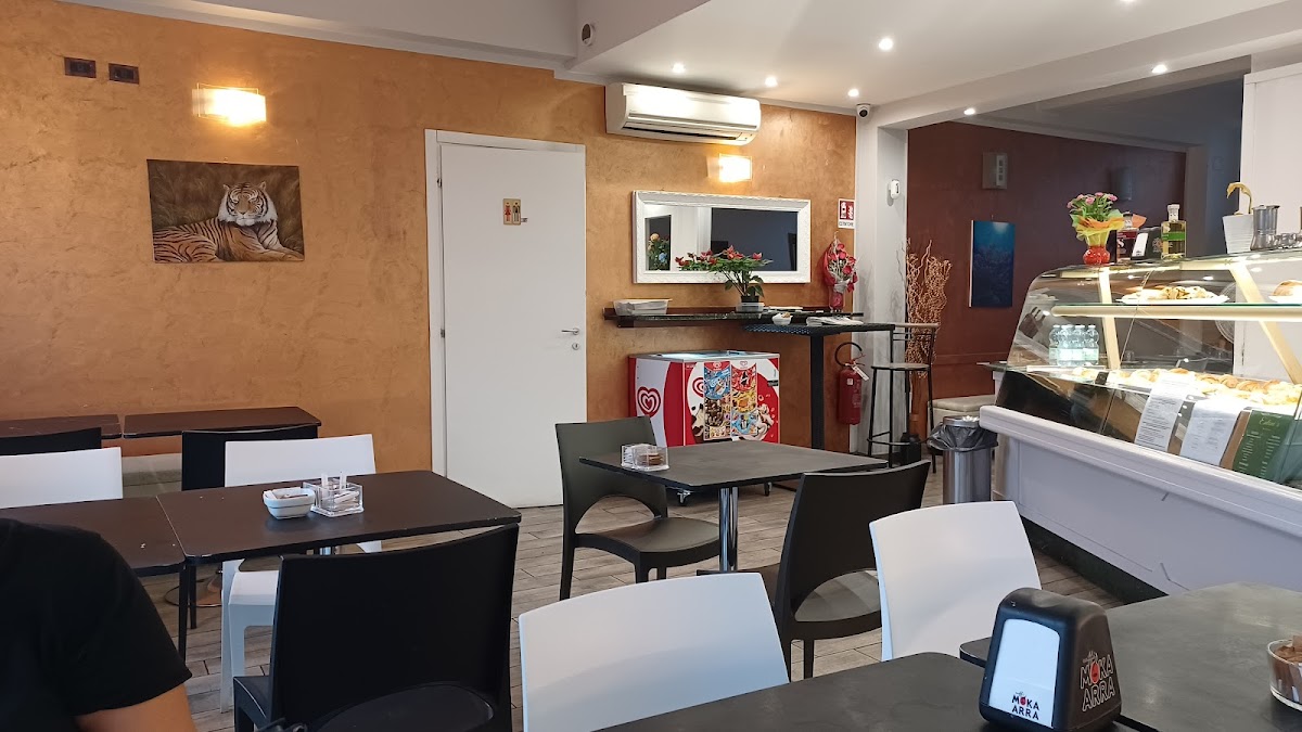 Entoni's Bar Bistrot - 6